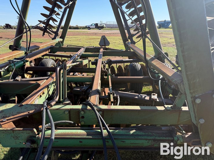 john-deere-235-image-11