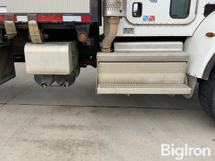 2018-peterbilt-348-image-13