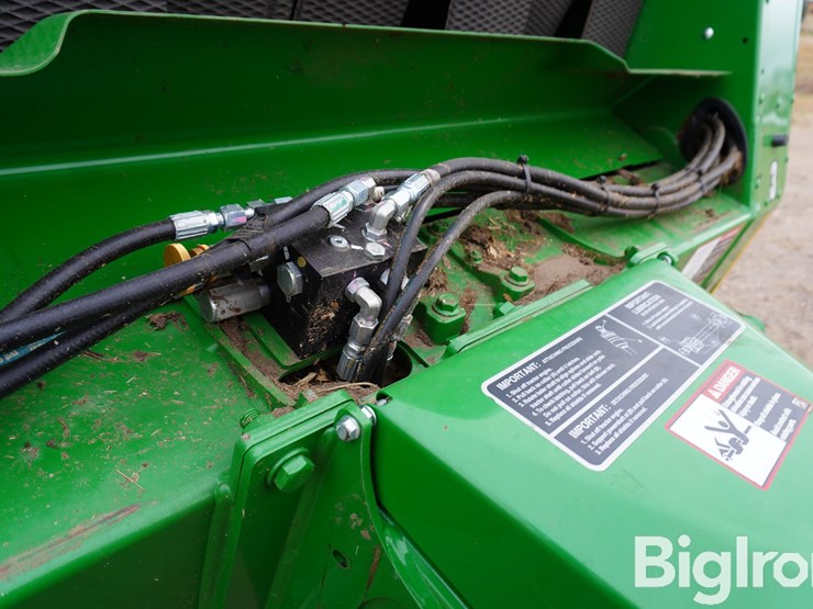 2024-john-deere-561m-image-18