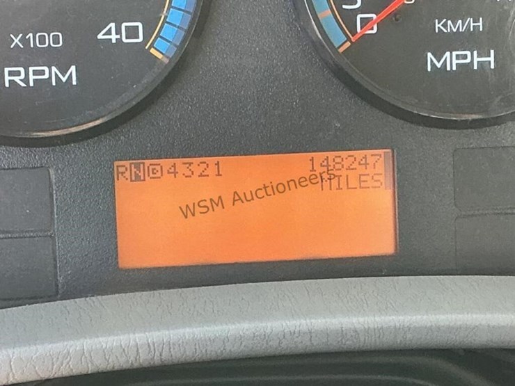 2013-international-7400-image-25