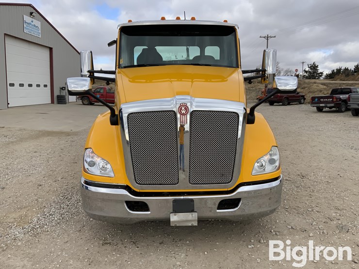 2021-kenworth-t680-image-2