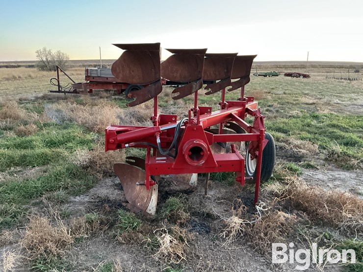 international-140-image-2