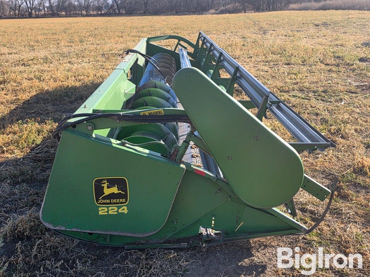 john-deere-224-image-4