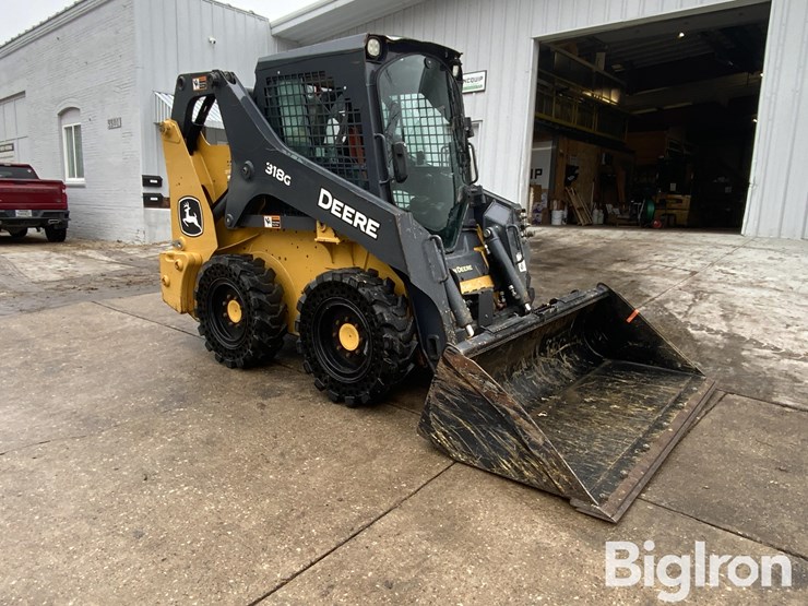 deere-318g-image-3