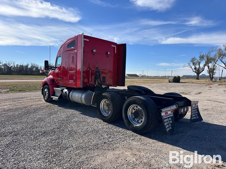 2020-kenworth-t680-image-7