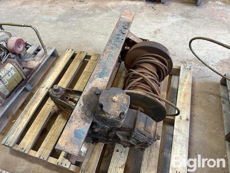 braden-ams7-15-upright-worm-gear-recovery-winch-image-1