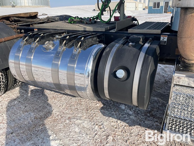 2018-peterbilt-389-image-19