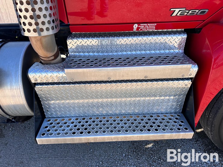 2019-kenworth-t680-image-15
