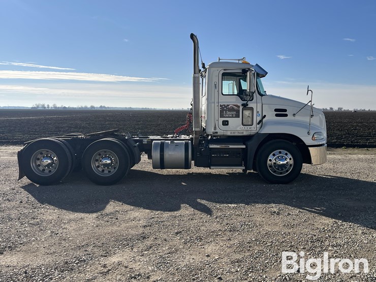 2017-mack-pinnacle-cxu613-image-4