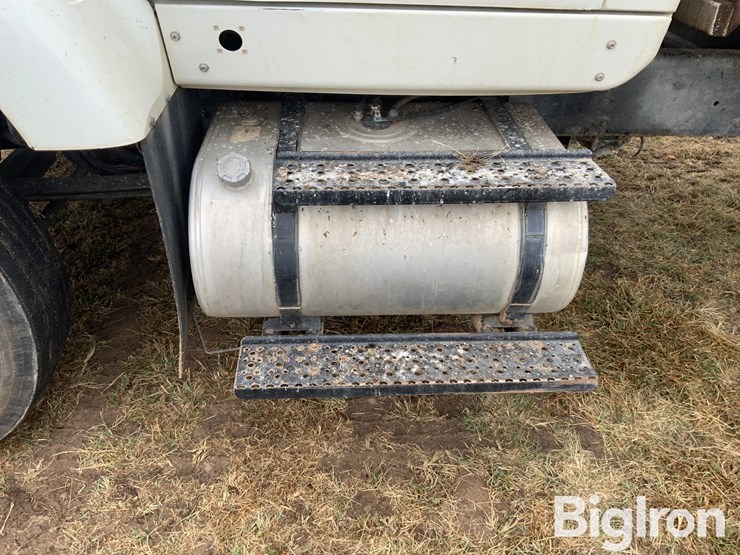 international-7400-image-13