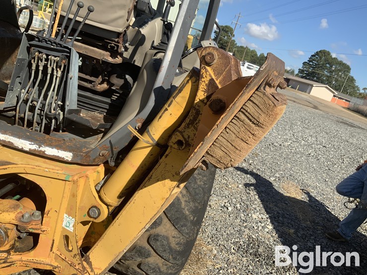 2006-case-580m-image-16