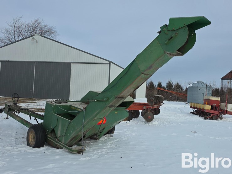 john-deere-300-image-7