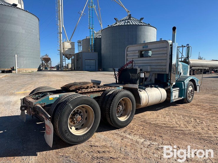 peterbilt-377-image-5