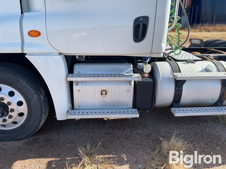 freightliner-cascadia-125-image-14