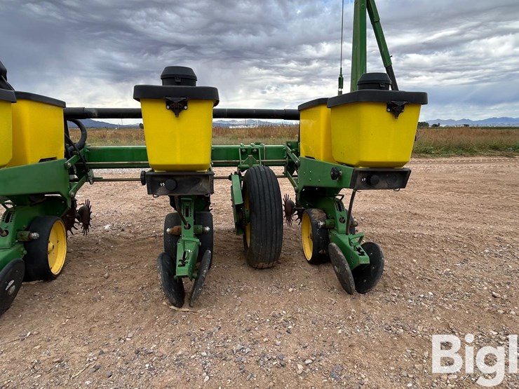 john-deere-7300-image-12