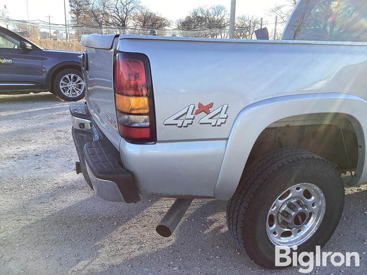 2004-gmc-k2500-image-18