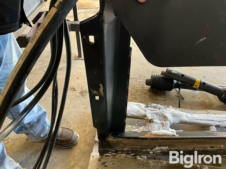 macdon-to-john-deere-combine-transition-plate-image-18