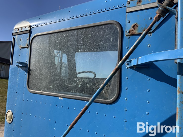 1998-freightliner-fld120-image-19