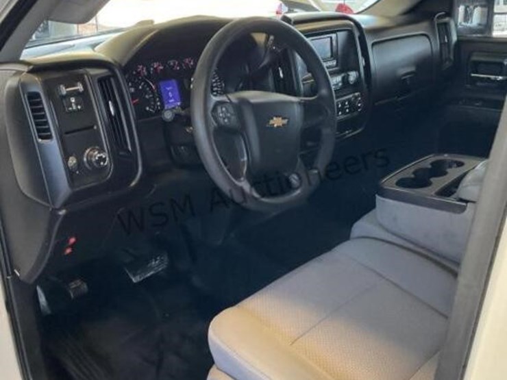 2015-chevrolet-silverado-2500-image-24