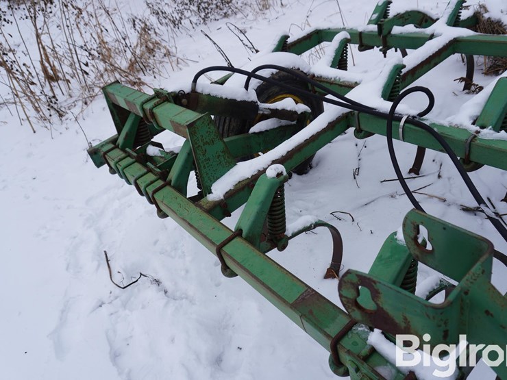 john-deere-24-image-17