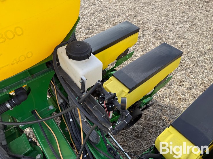 2019-john-deere-1775-image-12