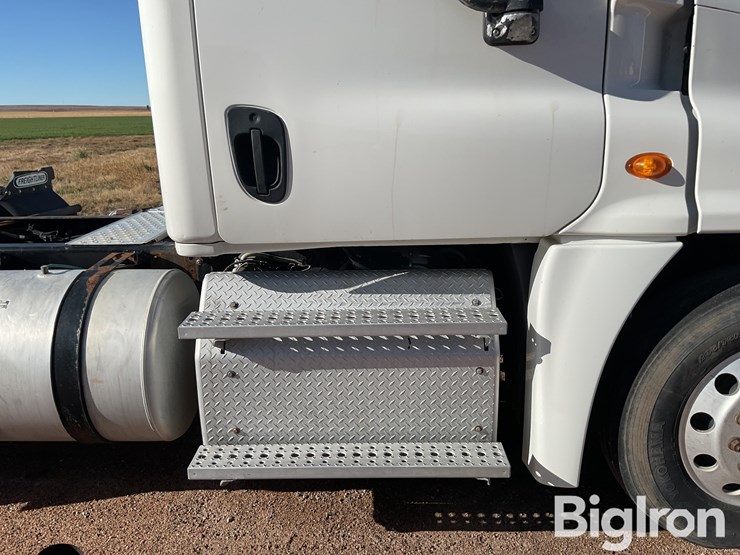 freightliner-cascadia-125-image-19