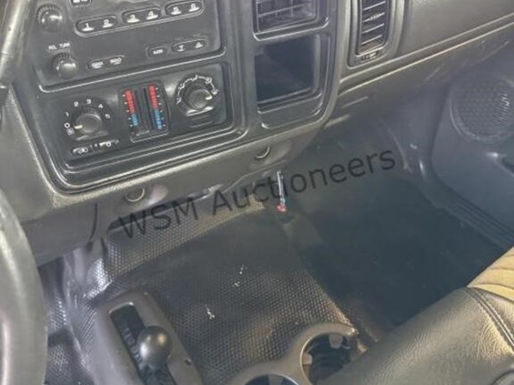 2005-gmc-sierra-3500-image-21