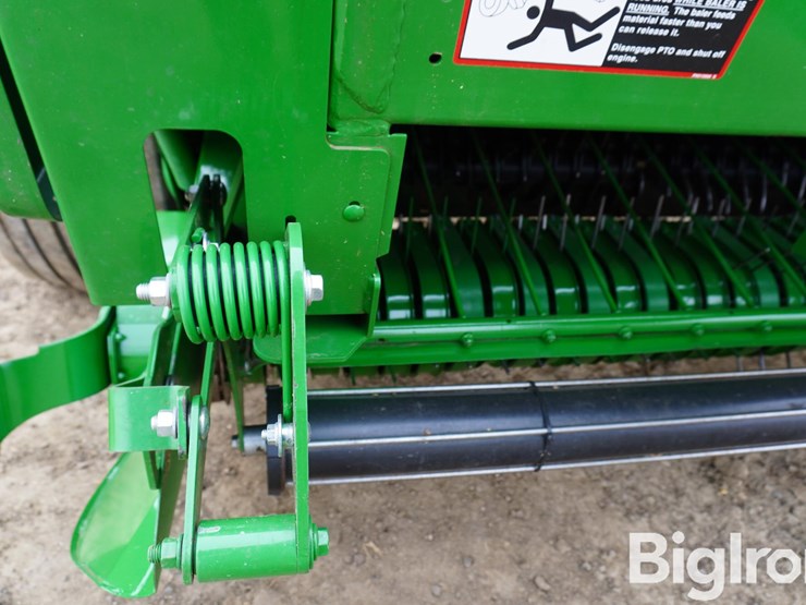 2024-john-deere-561m-image-18