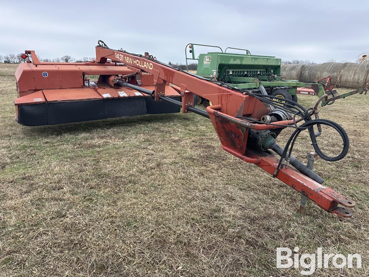 new-holland-1431-image-3