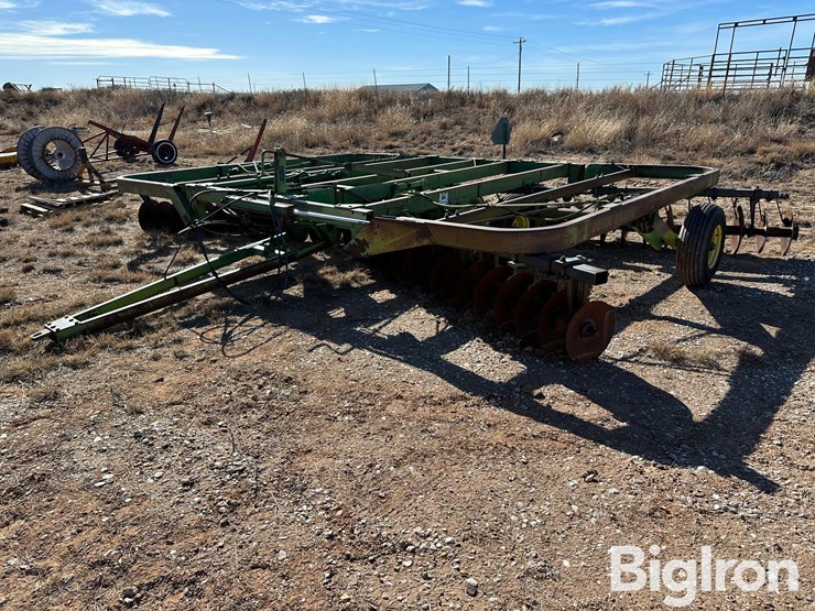 john-deere-235-image-1