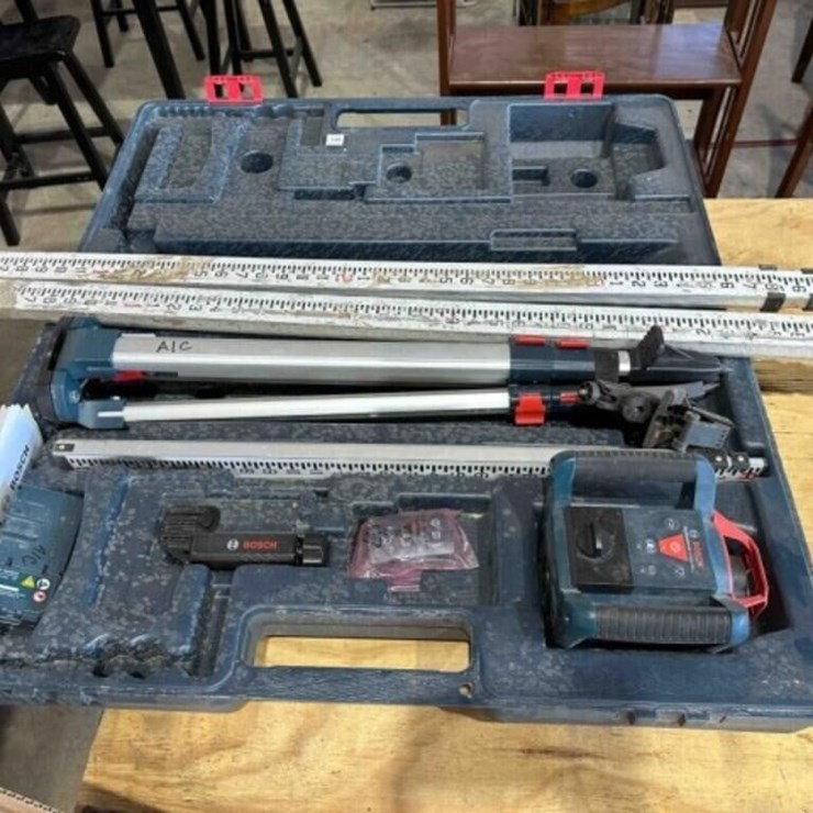 Bosch laser level, tripod & accessories