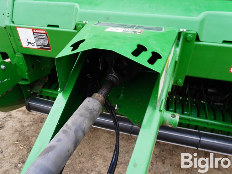 2024-john-deere-561m-image-12