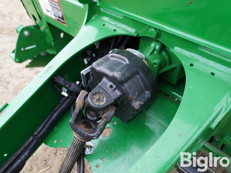 2024-john-deere-561m-image-14