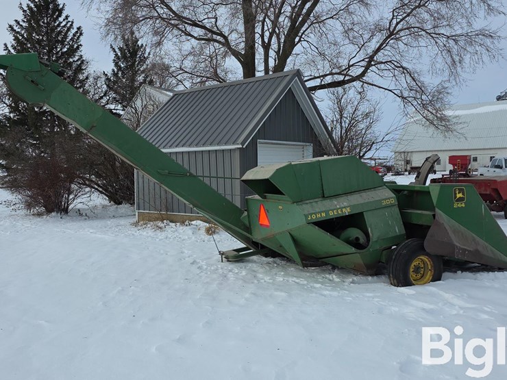 john-deere-300-image-5