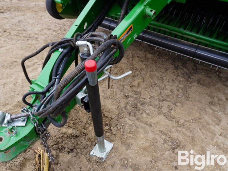 2024-john-deere-561m-image-10