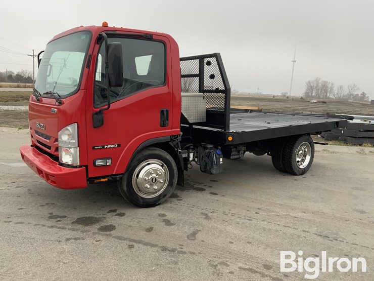 2016-isuzu-nrr-image-1