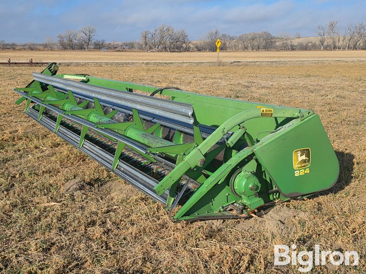 john-deere-224-image-1