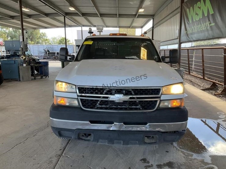 2006-chevrolet-silverado-3500-image-3