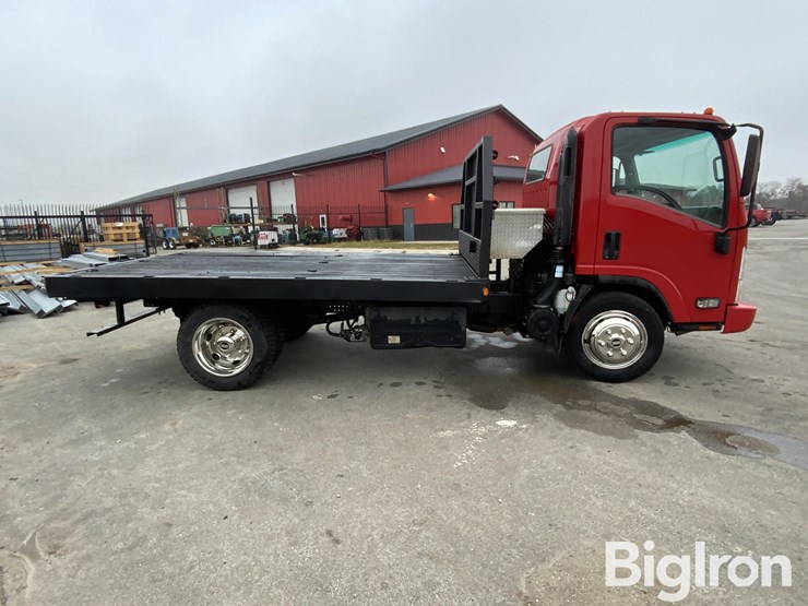 2016-isuzu-nrr-image-4