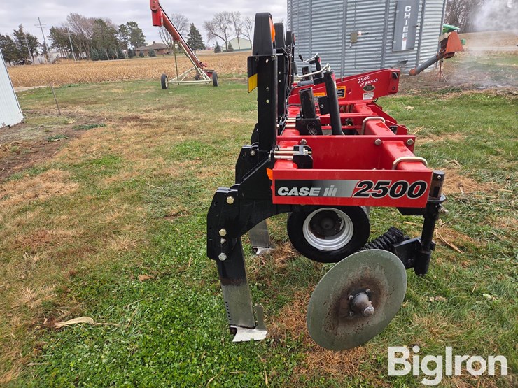 case-ih-2500-image-4