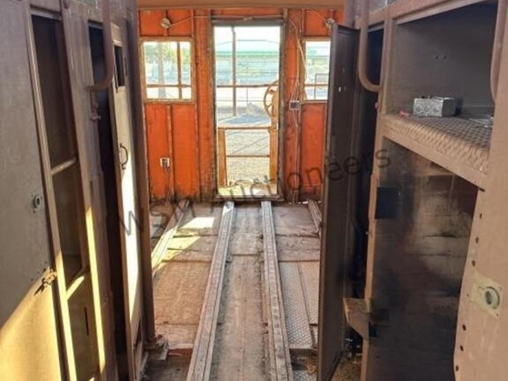 caboose-rail-car-w/-trucks-&-rail-section-image-17