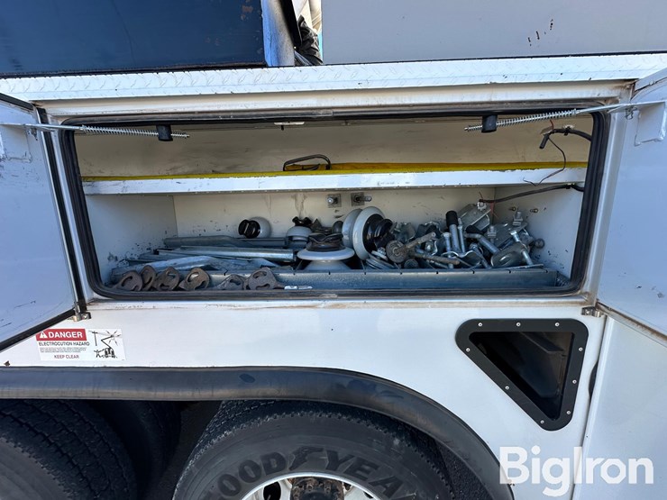 peterbilt-348-image-18