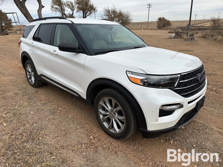 ford-explorer-xlt-image-3