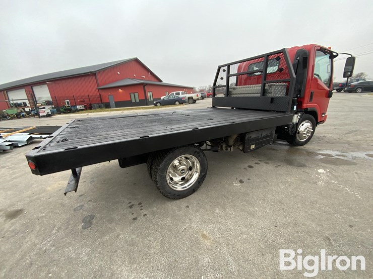 2016-isuzu-nrr-image-5