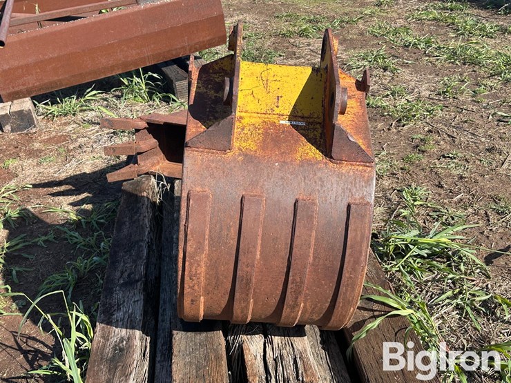 massey-ferguson-60-excavator/backhoe-buckets-image-6