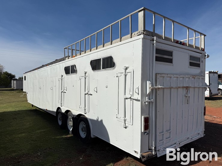 1979-44'-tri/a-aluminum-horse-trailer-w/living-quarters-image-7
