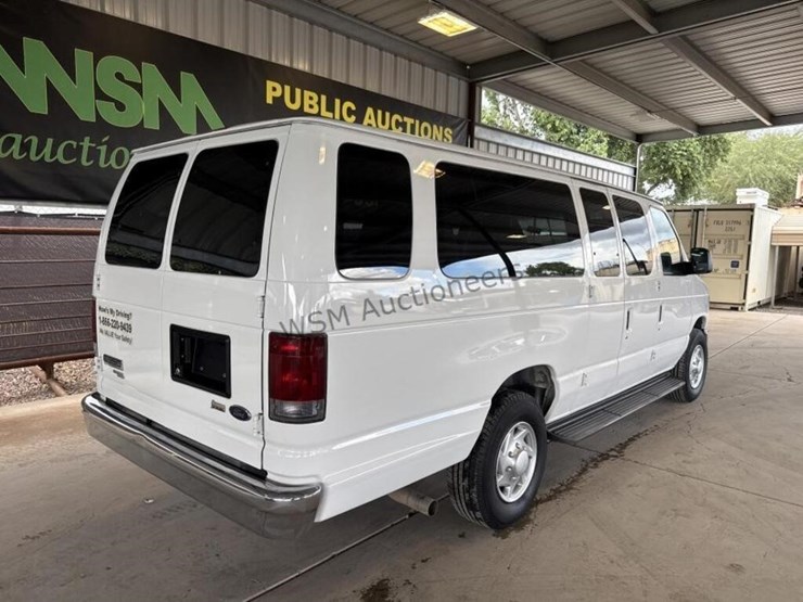 2009-ford-e350-image-8