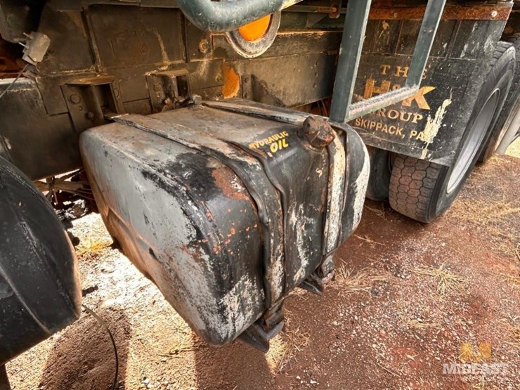 1990-international-f-4900-tandem-axle-dump-truck-image-12