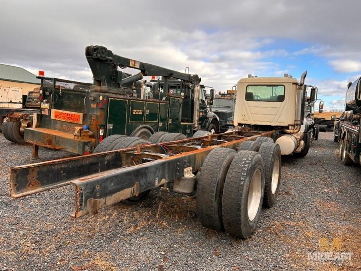 2006-mack-cv713-granite-cab-and-chassis-truck-image-8