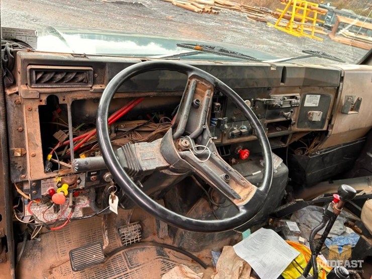 international-4900-image-16